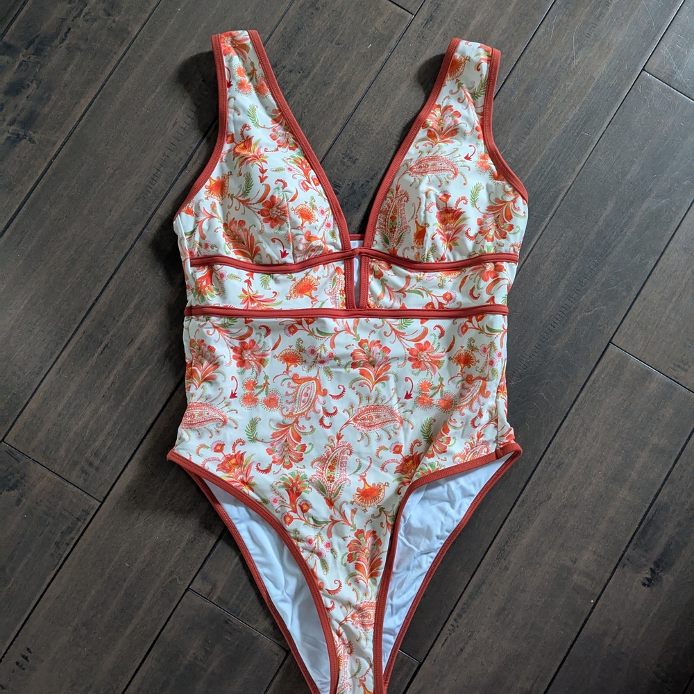 BNWT Cupshe Ladies Swimsuit - L